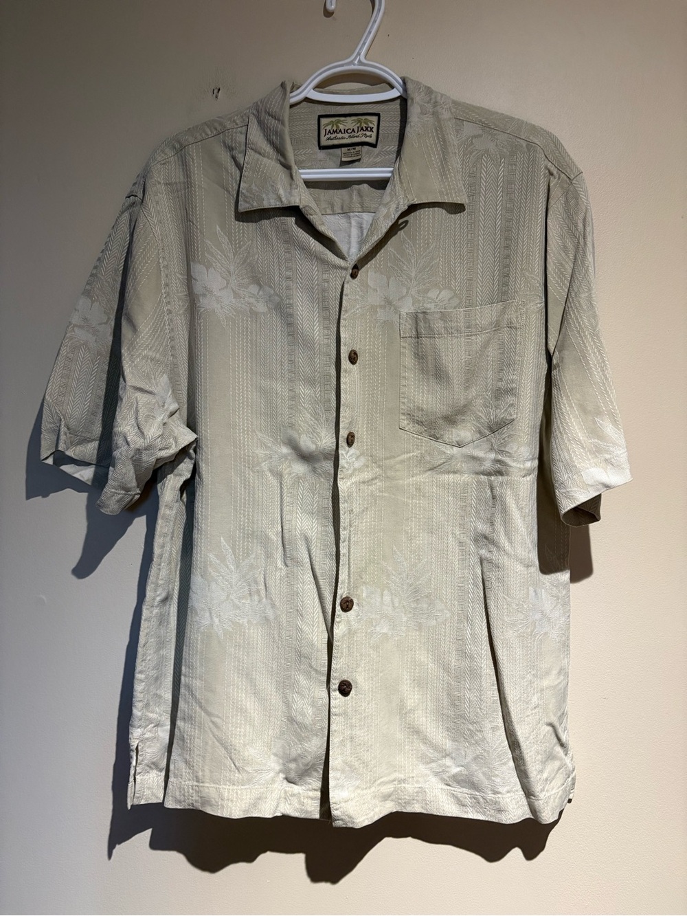 100% Silk Jamaica Jaxx Button Down Short Sleeve Shirt Size Medium Tropical Beige